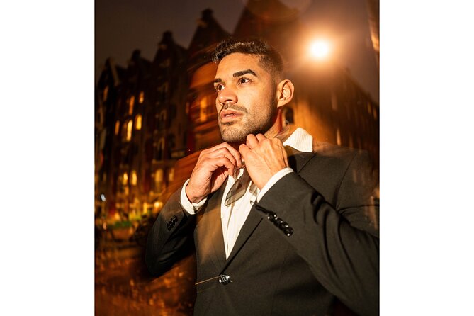 Private Photo Session in Amsterdam - Churches like Oude Kerk and the Basilica of Saint Andrew: backdrops with structure