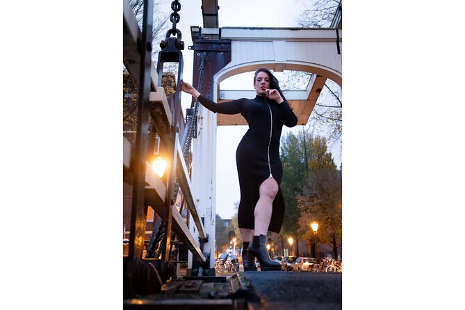 Private Photo Session in Amsterdam - Warmoesstraat and the red light district: classic Amsterdam, with one comfort check