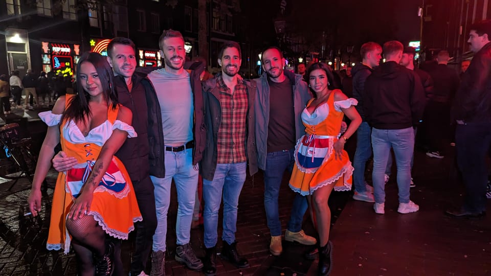 Private Red Light Tour City Center with Beer Maid Guide - Who This Tour Is Best For