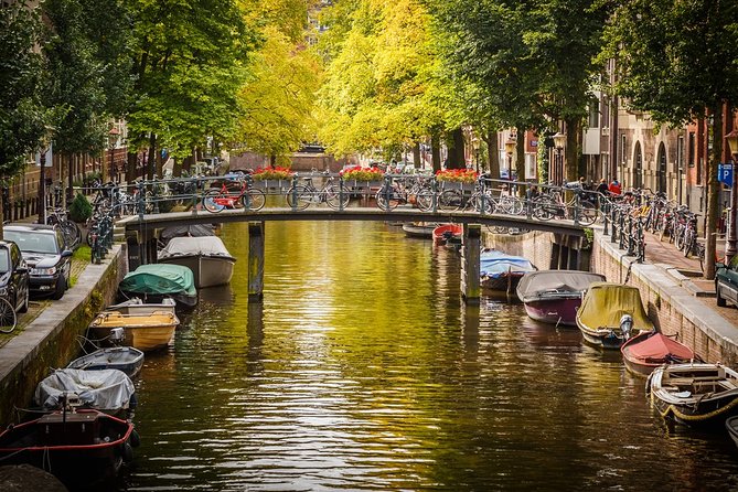 Private Roundtrip Transfer Schiphol Airport to Amsterdam - Who you might meet: drivers, professionalism, and a friendly ride