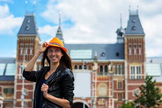 Private Roundtrip Transfer Schiphol Airport to Amsterdam - Finding your driver at Schiphol: meeting point and name sign