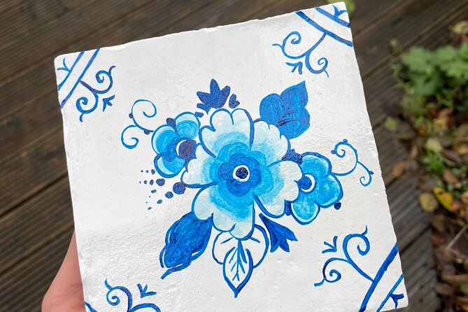 Private Souvenir Creation in Dutch Delft Blue from Netherlands - Entering the Delft Blue Atelier on Postjeskade 43