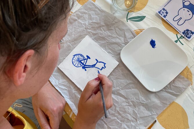 Private Souvenir Creation in Dutch Delft Blue from Netherlands - How Private Means More Attention (Even for Beginners)