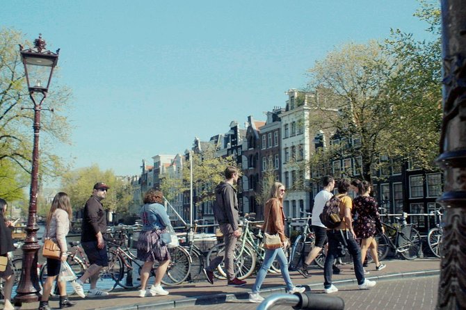 Private Tour: Amsterdam's City Highlights and Hidden Gems - Begijnhof and Dam Square: starting where Amsterdam feels calm