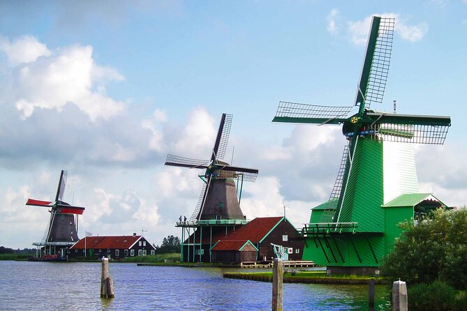 Private Tour to Giethoorn with boat and Zaanse Schans windmills - Private tour comfort: air-conditioned van, drinks, and an English-speaking guide