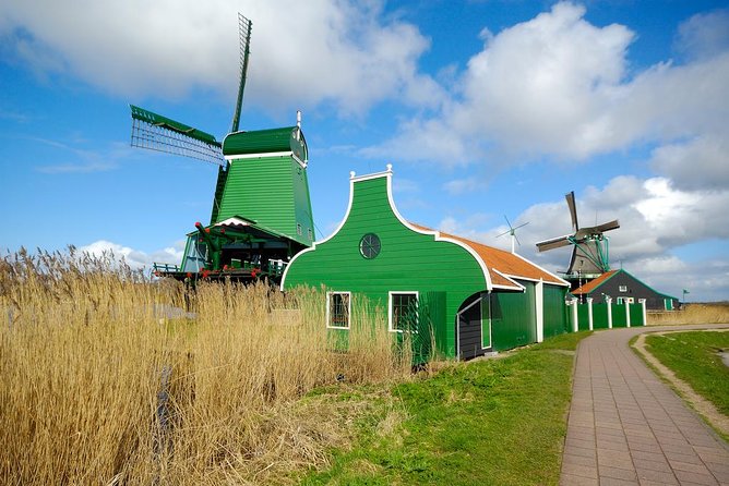Private Tour Zaanse Schans Windmills and Volendam in Jaguar - Who this tour suits best