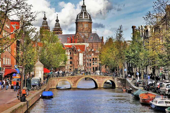 Private walking tour Amsterdam. English or Spanish. - Language, group size, and the value of private attention