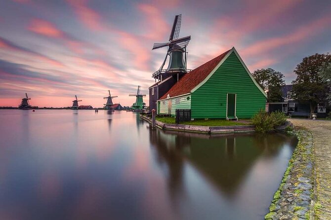 Private Zaanse Schans & Volendam Tour: Windmills, Cheese & Clogs - Guides: why the same itinerary can feel totally different