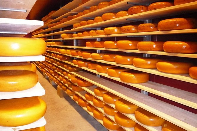 Private Zaanse Schans & Volendam Tour: Windmills, Cheese & Clogs - Private pickup, Wi-Fi, and the 5-hour rhythm