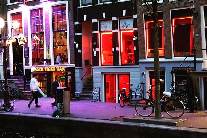 Red Light District Primetime Private Tour for 18+ Only - He Hua Temple (Fo Guang Shan): A 5-Minute Calm Reset