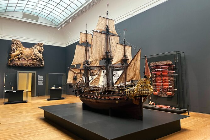 Rijksmuseum Guided Tour, private local Dutch guide - From cloakroom to a clear collection plan