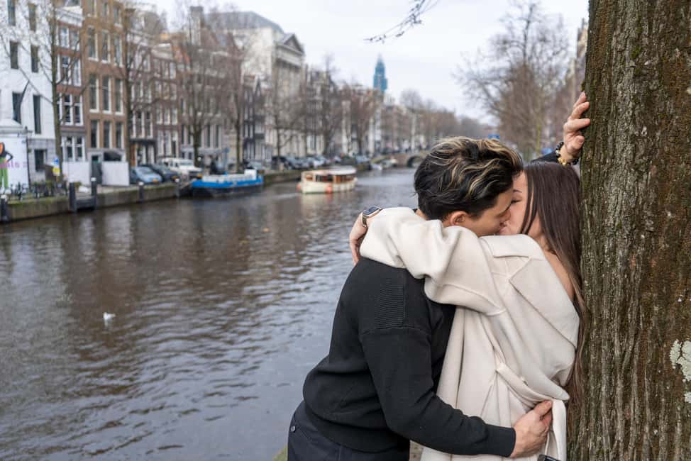 Romantic Photoshoot Experience for Couples in Amsterdam - Why the 9 Straatjes makes romantic photos easier than you think