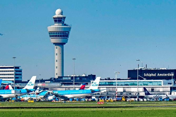 Roundtrip Transfer Schiphol - Amsterdam - VIP Meet and Greet Pickup Anywhere in Amsterdam