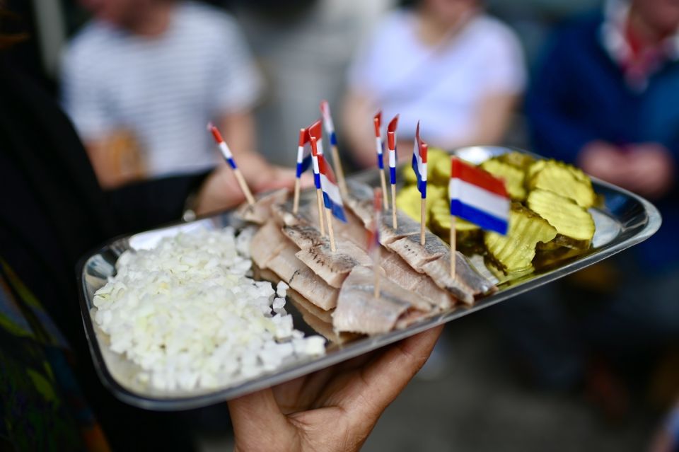 Secret Food Tours Amsterdam - Meeting at Anne Frank statue and walking the Jordaan