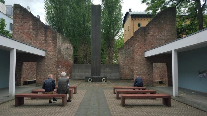Self-Guided Audio Tour Holocaust Series: The Jewish Quarter - Key highlights to look for