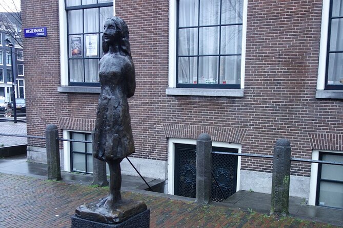 Self-Guided Audio Tour Holocaust Series: The Jewish Quarter - What the narration style does well