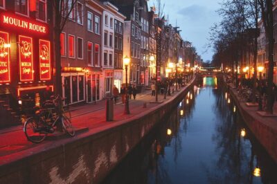 Self-Guided Audio Tour of The Red Light District - MX3D bridge: the one stop you can feel in your body