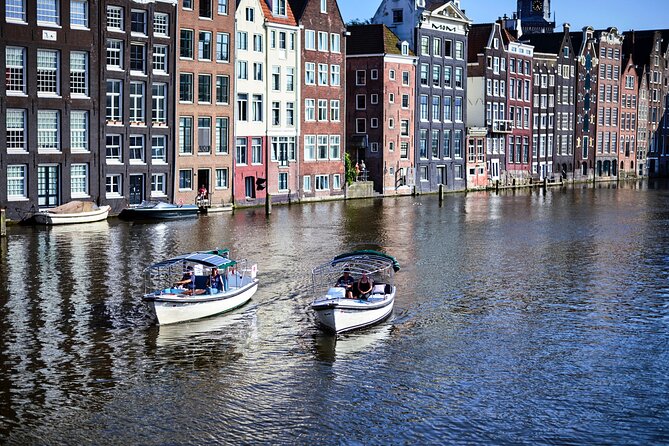 Short canal trip in German: Amsterdam in an hour - Amsterdam Canal Ring highlights, plus the quieter small canals