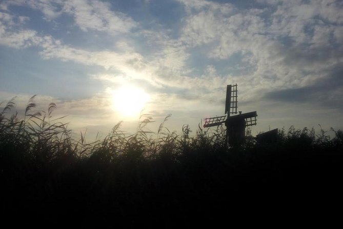 Small-Group Guided Sunset Canoe Tour in Waterland with Dinner - What to wear and bring so the sunset feels magical, not stressful