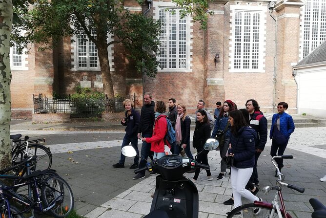 The Anne Frank Tour (Jewish Neighborhood & Amsterdam during WWII) - Stop 1: the Anne Frank House outside visit (the story starts quietly)