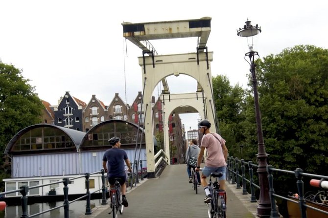 Urban Adventures Amsterdam Bike Tour, Graffiti and Magnet Fishing - Westerpark and Prinseneilandsgracht: the gentle start with real Amsterdam character