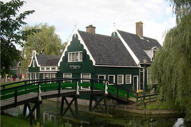 Visit Amsterdam Countryside with windmills by bike - The return by bike and boat: a smart way to end the day