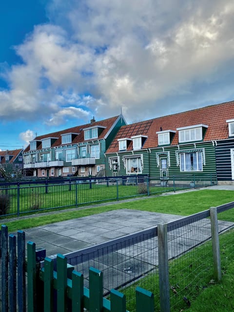 Volendam: Bike Rental including Highlights-Routes - Why Volendam Is Such a Good Bike Base