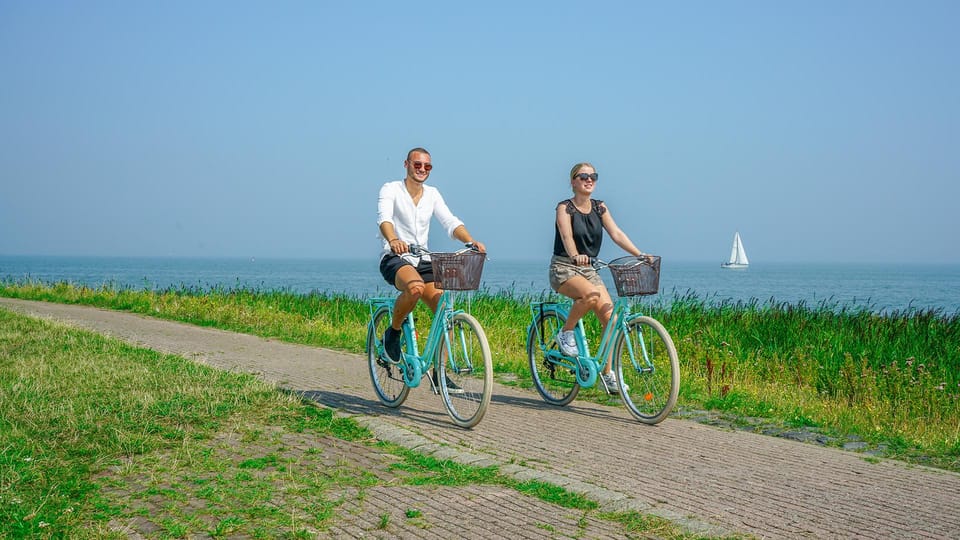 Volendam: Bike Rental including Highlights-Routes - Monnickendam: Old Streets, Easy Stops, Good Food Breaks