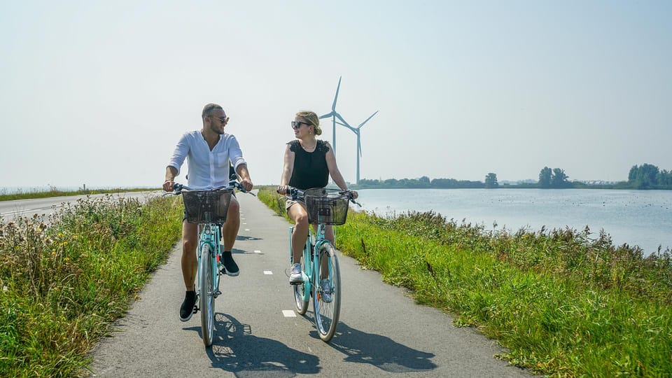 Volendam: Bike Rental including Highlights-Routes - Edam: Canals, Alleys, Boutiques, and Cheese Market Timing