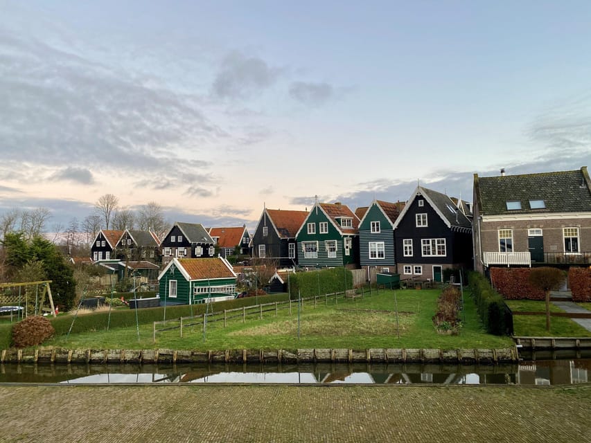 Volendam: E-Bike Rental including Highlights-Routes - Edam: Narrow Canals, Easy Browsing, Cheese Market Season