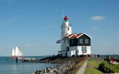 Volendam: E-Bike Rental including Highlights-Routes - Getting Started Under the Dike: Pickup in Volendam