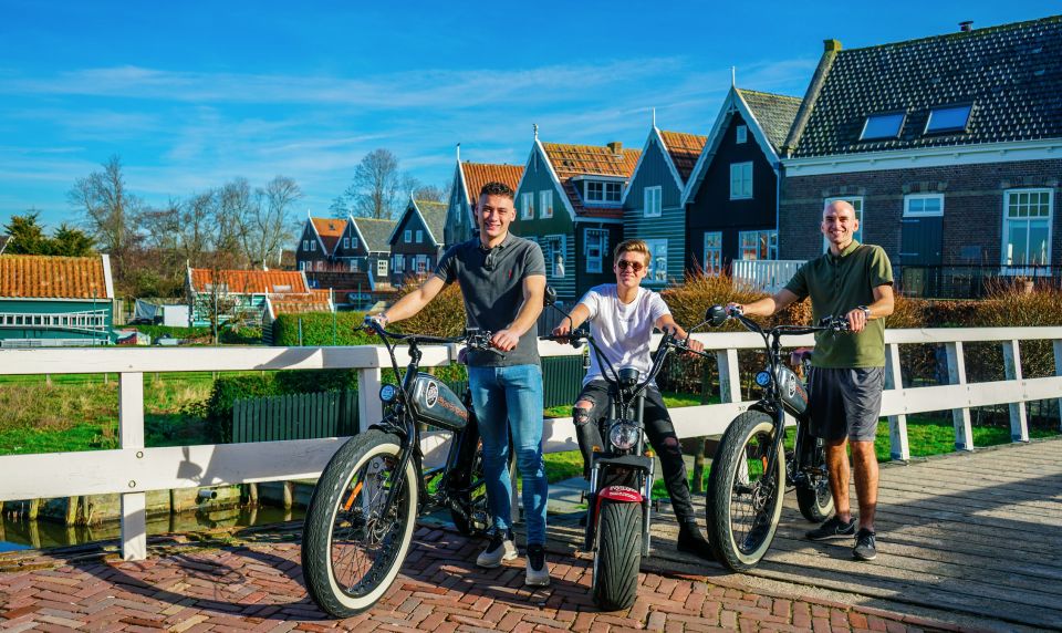 Volendam: E-Fatbike Rental - Monnickendam in about an hour: bronze-brick streets and a harbor you can linger in
