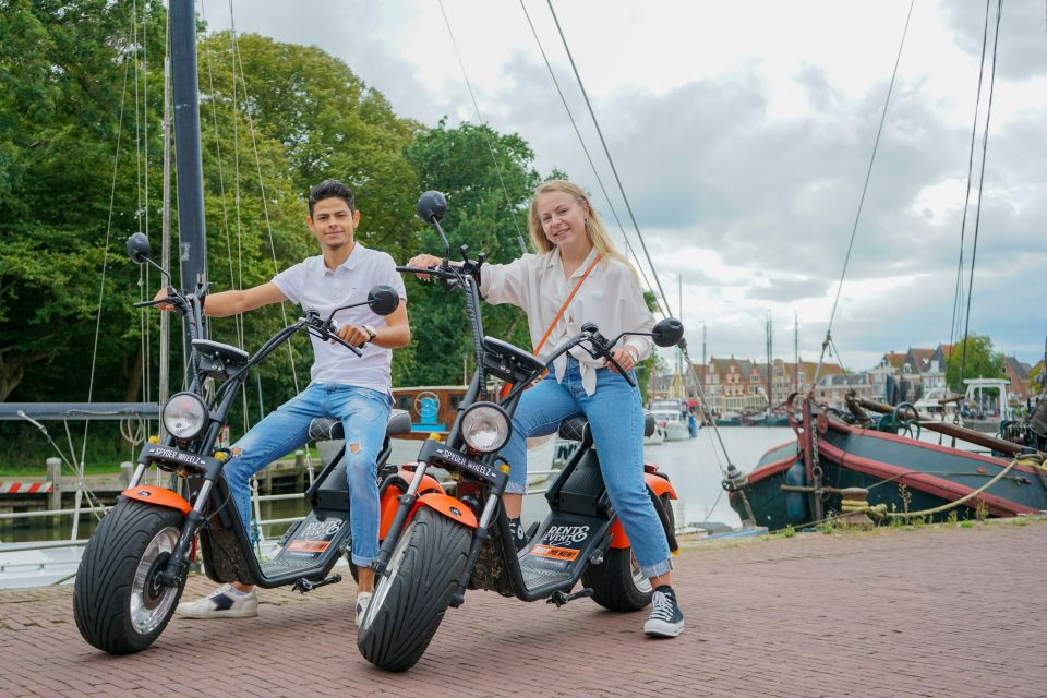 Volendam: E-Scooter Rental - Monnickendam on your terms: light-bronze brick houses and a waterfront pause