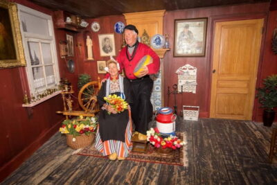Volendam: Photo Opportunity in Traditional Dutch Costume - The Traditional Pieces You’ll Wear (And Why They Matter)