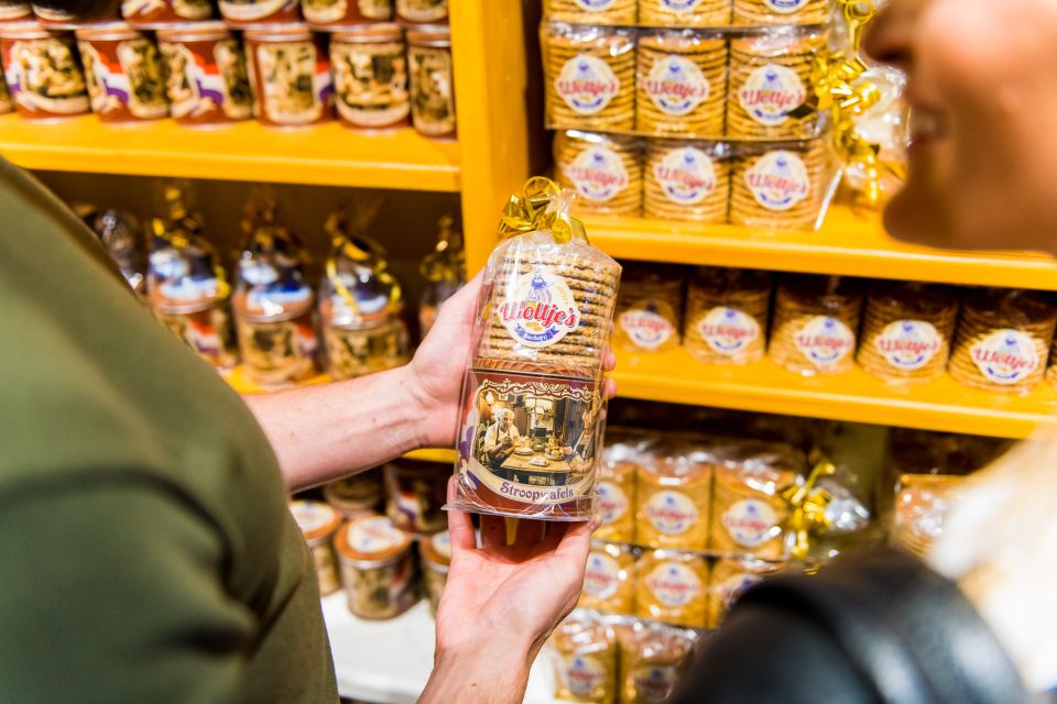 Volendam: Stroopwafel Experience with Tasting - Downstairs With the Traditional Baker: The Timed Demo