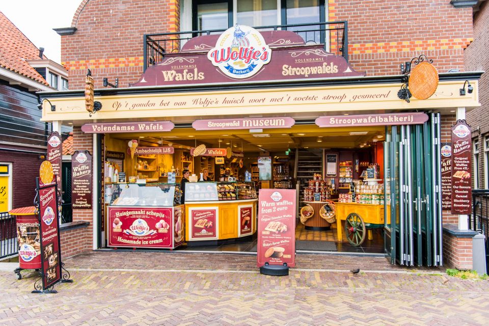 Volendam: Stroopwafel Experience with Tasting - Tasting Multiple Flavors: How to Decide What to Buy