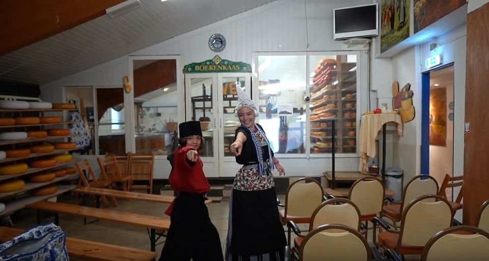 Volendam: Traditional Costume Photo with Cheese & Clog Tour - Who this tour suits best