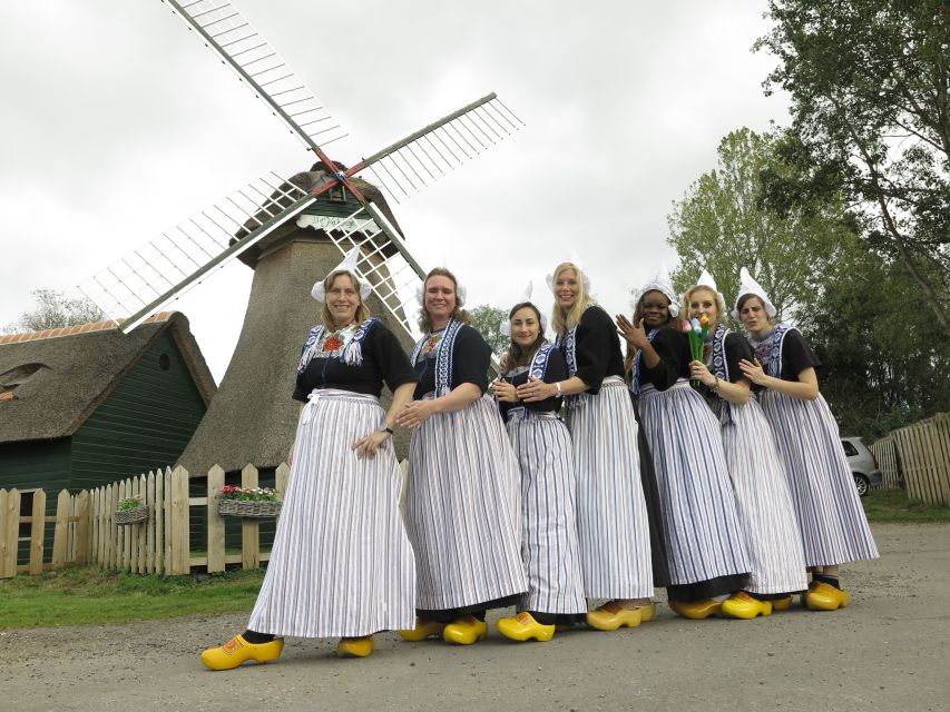 Volendam: Traditional Costume Photo with Cheese & Clog Tour - The tasting and shopping time: what to look for at the cheese counter