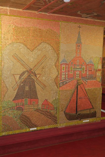 Volendam: Volendams Museum Entry Ticket - Getting to the entrance and getting oriented quickly