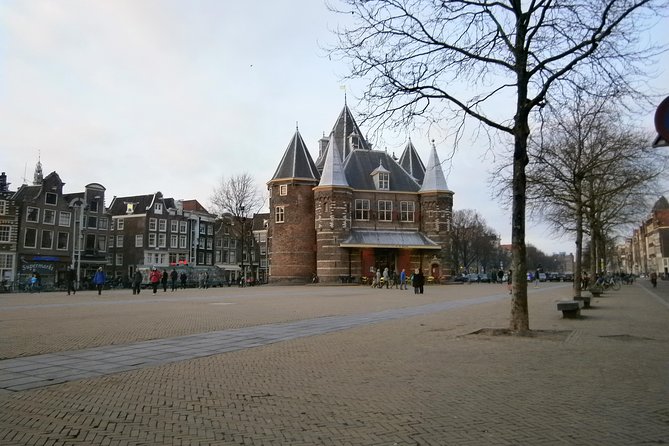 Walking tour of 2 hours of the highlights of Amsterdam - Zeedijk: a very old neighborhood and a couple of real visual surprises