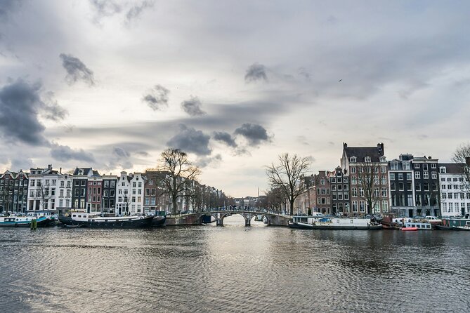 Winter Canal Cruise in Amsterdam - Small Boat Size on Big-City Canals: Why 16 Guests Helps