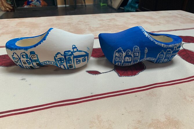 Wooden Shoes Painting Private Workshop in Simonehoeve - Wooden shoes painting at Simonehoeve: the simple idea