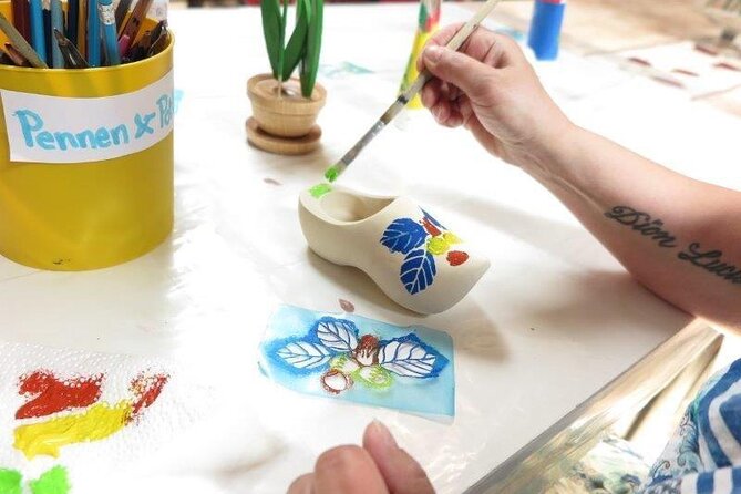 Wooden Shoes Painting Private Workshop in Simonehoeve - The private workshop vibe: more personal, less chaotic