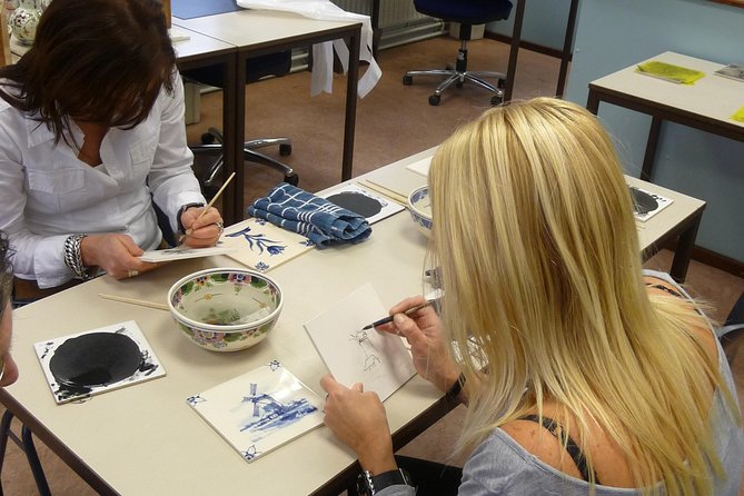 Workshop 'Paint your own Delft Blue Tile!' - Who should book this workshop
