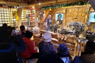 Zaanse Schans 3-Hour Private Tour from central Amsterdam, Airport or Port - Stop 1: Zaanse Schans for 2 to 2.5 hours of windmill-village walking