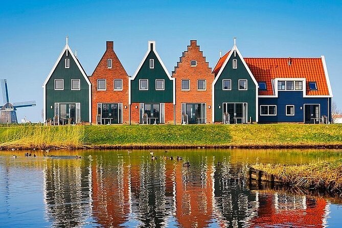 Zaanse Schans Edam Volendam Private Day Tour from Amsterdam - Volendam Promenade and a Smokehouse Dinner Window