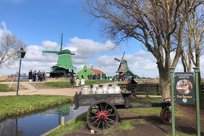 Zaanse Schans windmill tour with Italian guide - Zaanse Schans mills and crafts: what you’ll actually see first