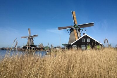 Zaanse Schans Windmills Private Tour from Amsterdam Airport - The real star: Zaanse Schans windmills and Dutch crafts
