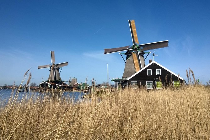 Zaanse Schans Windmills Private Tour from Amsterdam Airport - The real star: Zaanse Schans windmills and Dutch crafts