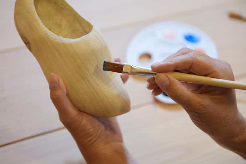 Zaanse Schans: Wooden Shoe Painting Workshop - Finding the workshop and getting oriented fast